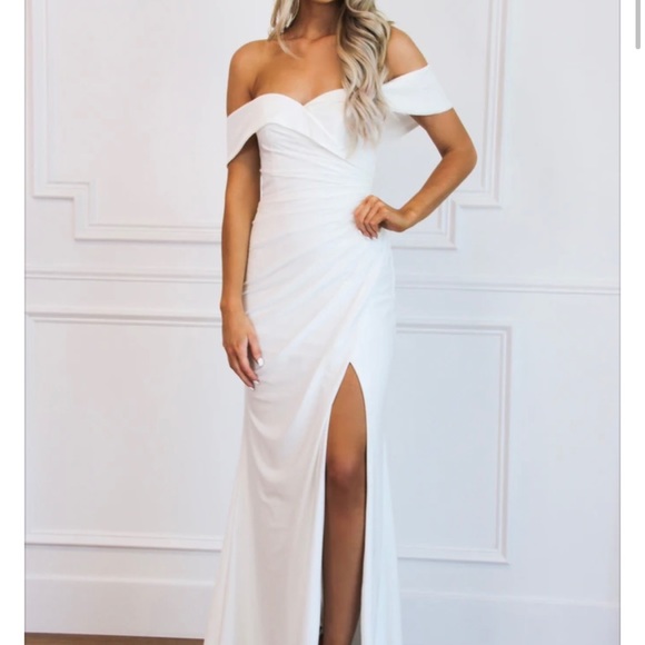 White Off Shoulder Wedding Gown - Picture 1 of 2
